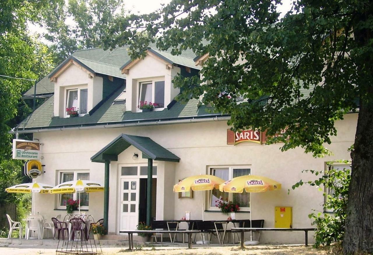 Pizzeria Alzbetka Hotel Strecno Екстериор снимка