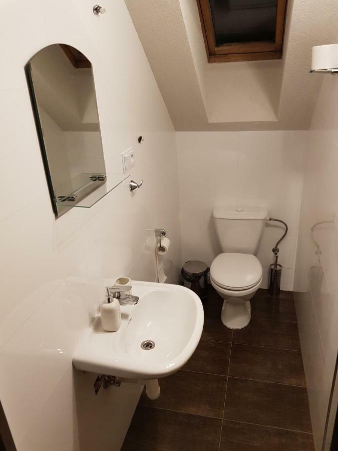Pizzeria Alzbetka Hotel Strecno Екстериор снимка