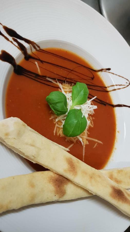 Pizzeria Alzbetka Hotel Strecno Екстериор снимка