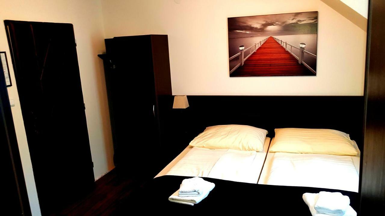 Pizzeria Alzbetka Hotel Strecno Екстериор снимка