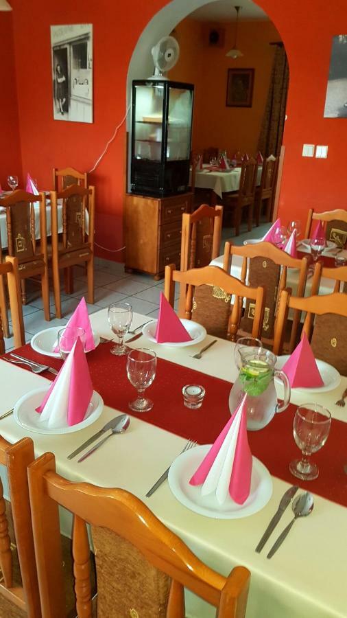 Pizzeria Alzbetka Hotel Strecno Екстериор снимка