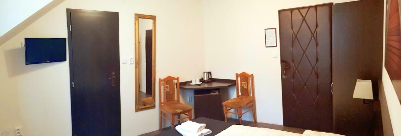 Pizzeria Alzbetka Hotel Strecno Екстериор снимка