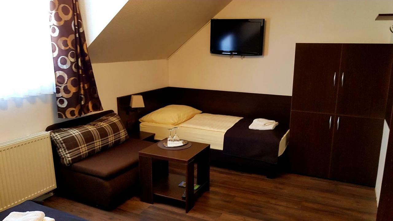 Pizzeria Alzbetka Hotel Strecno Екстериор снимка