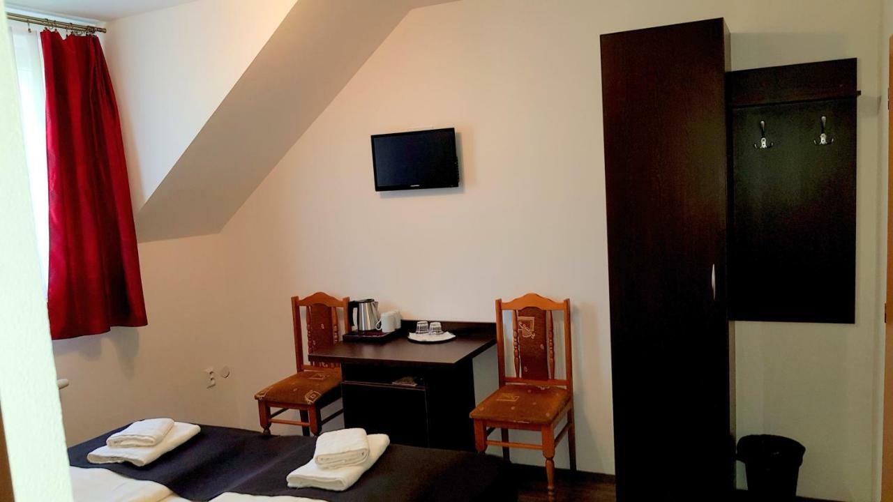 Pizzeria Alzbetka Hotel Strecno Екстериор снимка
